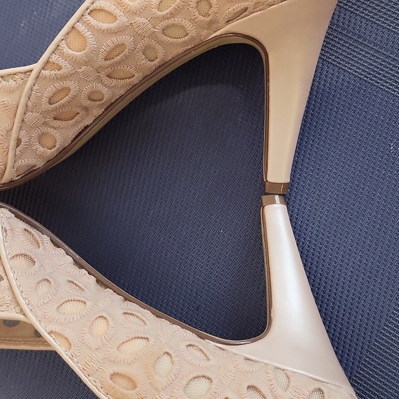 MPO peep toe pumps. - Picture 7 of 10